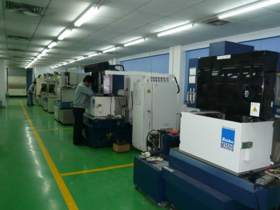 輕觸開關(guān)生產(chǎn)車間